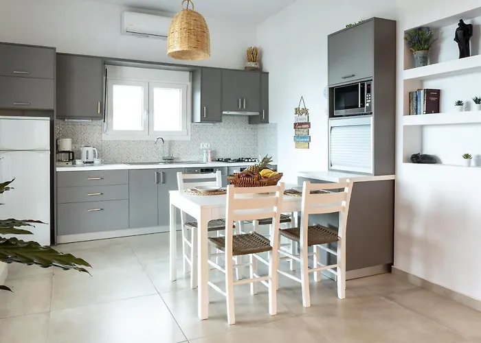 Chic & Spacious House In Rodia Heraklion