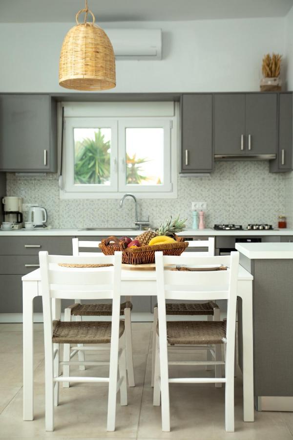 Chic & Spacious House In Rodia