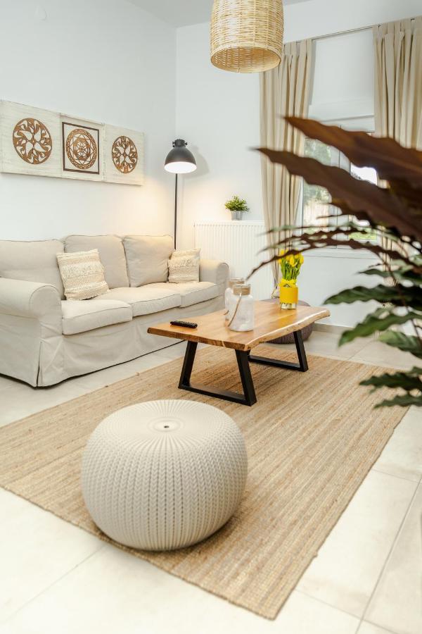 Chic & Spacious House In Rodia
